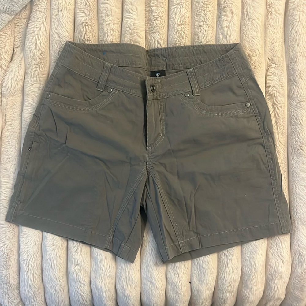 KUHL shorts in army green